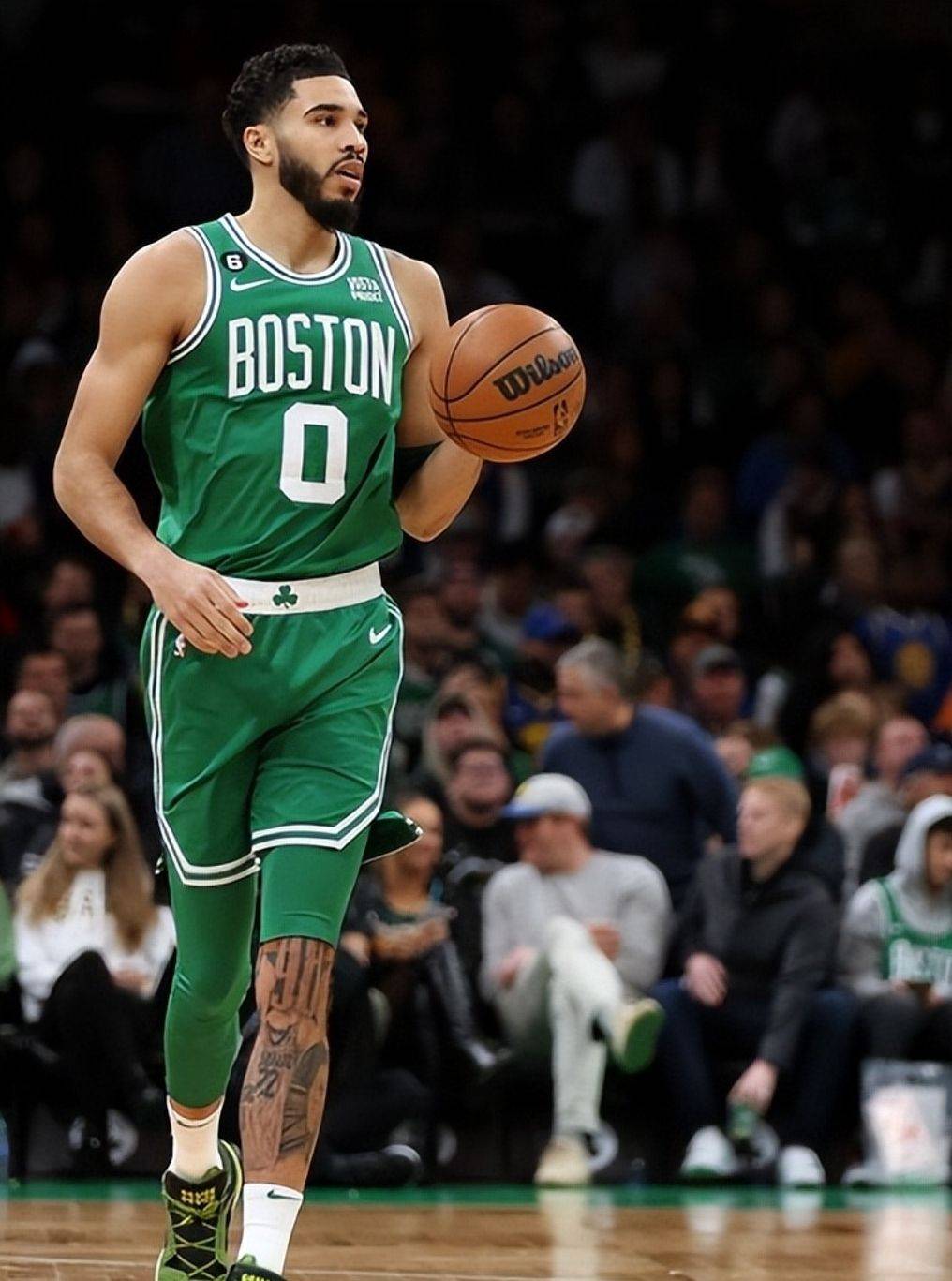  塔图姆重要时刻刷新纪录，湖人带队取胜！热度持续攀升