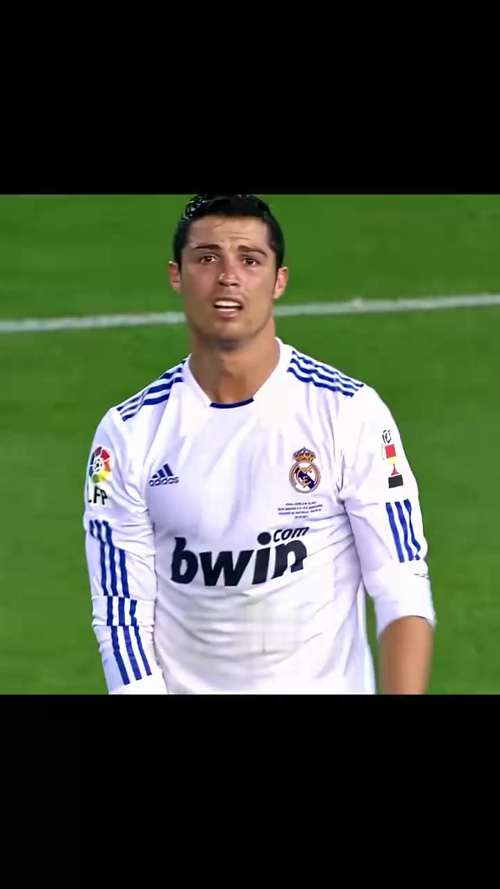 包含DWG观众热烈欢呼！，C罗迎来十赛季出色发挥上演精彩一战的词条